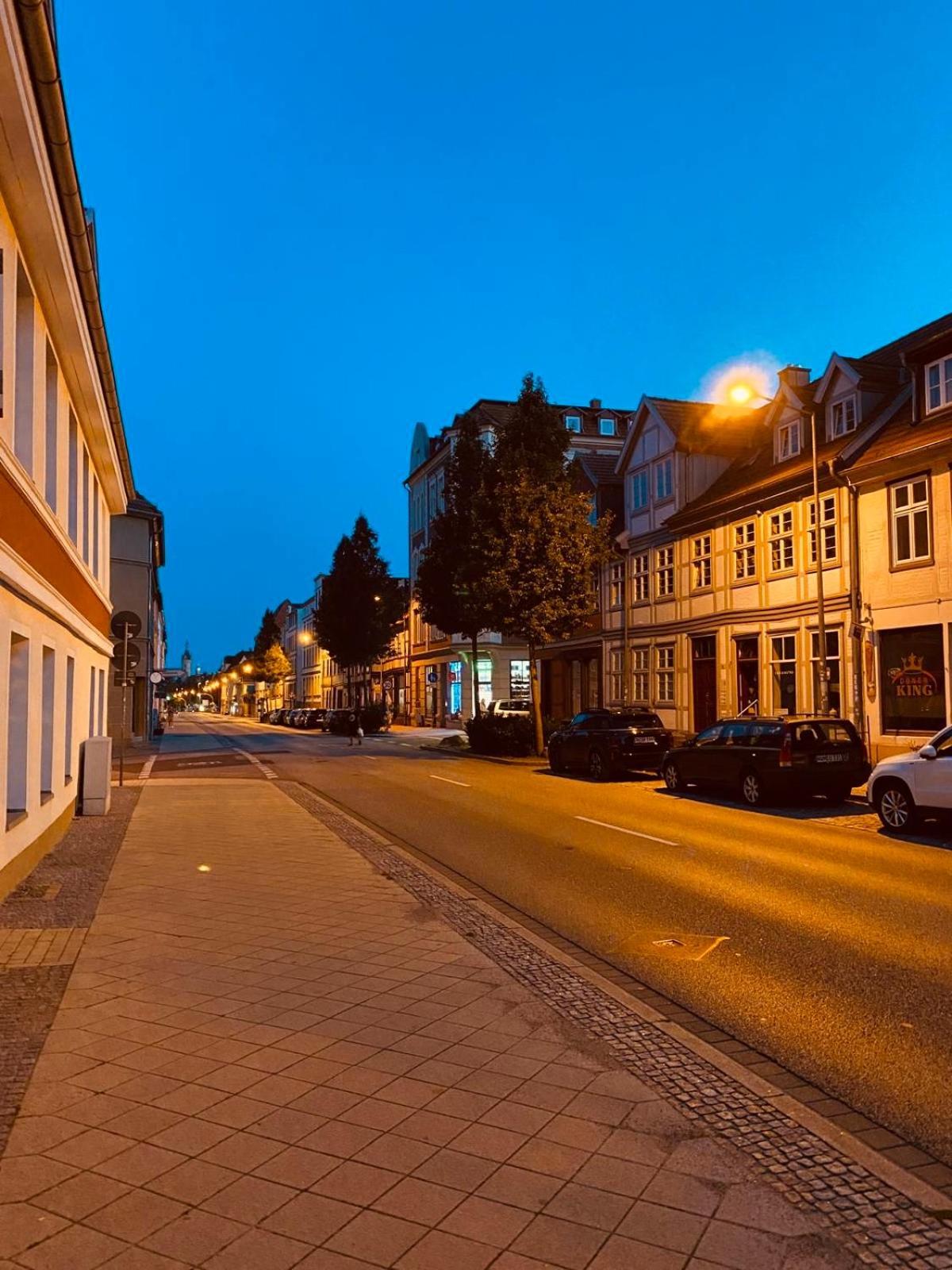City-Apartment Mit Parkplatz & Fahrradraum! Nur 300M Zum Stadthafen Schwerin  Exterior photo