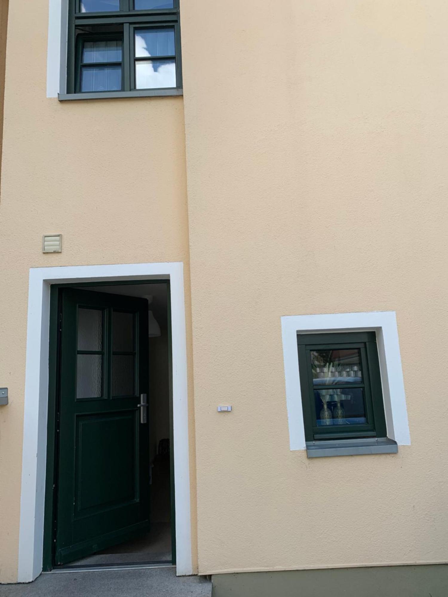 City-Apartment Mit Parkplatz & Fahrradraum! Nur 300M Zum Stadthafen Schwerin  Exterior photo